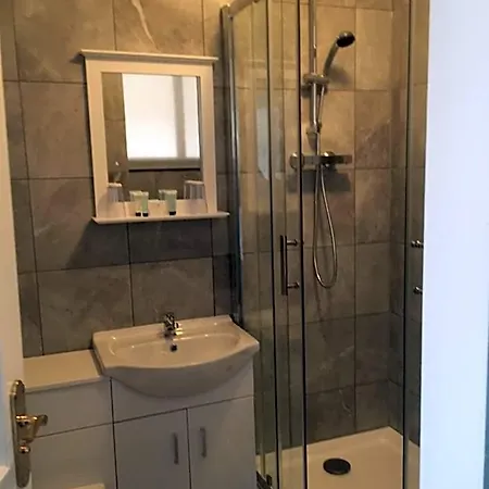 Grosvenor 3*