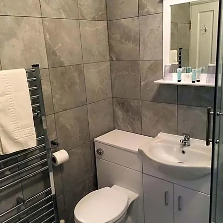 Grosvenor Hotel 3*