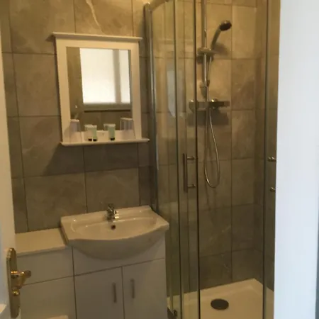 Grosvenor Hotel 3*